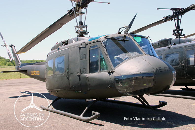 Apostillas  de algunos  de los Bell UH-1H/UH-1H Huey II exhibidos durante la ceremonia del Día de Aviación de Ejército (29 Nov 2019 )