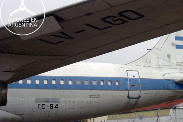 A pesar de haber sido matriculado el avión manutuvo pintado la matrícula LV-LGO en el ala Foto Vladimiro Cettolo