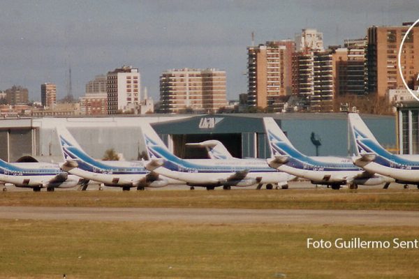 Línea de Boeing 732 de Aerolíneas Argentinas sin volar por el paro de Pilotos en Julio de 1986