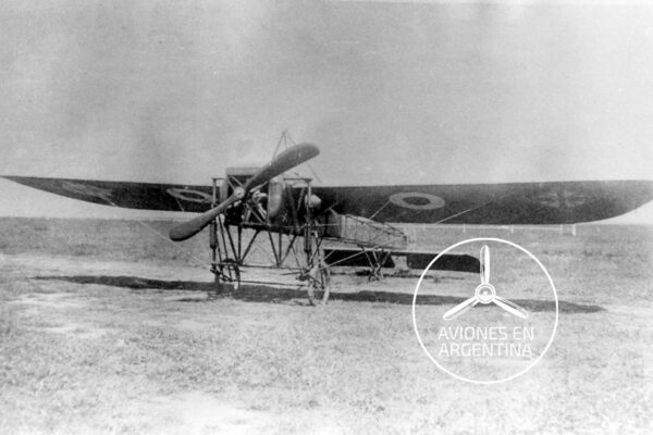 Bleriot XI Monoplaza de la EAM igual al que participó en el 1er Desfile Aéreo Militar del 25 de Mayo de 1913