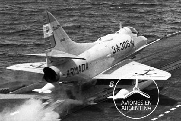 El A4Q 3-A-206 del Capitán de Corbeta Carlos M. Zubizarreta utilizado durante la misión despengando del portaaviones 25 de Mayo Archivo Vladimiro Cettolo Via Atilio Marino