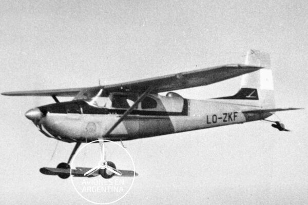 El Cessna 180 LQ-ZKF de la Dirección General de Aviación Civil que ofreció de apoyo al TC-33 Foto Vía Comodoro( R) Eduardo Canosa
