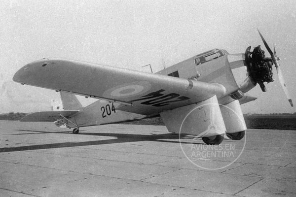 El Ae.M.B. 1 204 sin la torreta dorsal quitada para mejorar la estabilidad lateral . Se puede apreciar el motor sin el carenado Foto FMA Via Atilio Enzo Marino