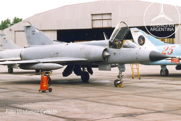En Oct2001 se lo puede ver con su esquema gris baja visibilidad en la VI Brigada Aérea
