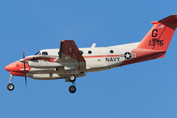 El futuro TC-112 operando en un vuelo entre NAS Corpus Christi y NAS El Centro
