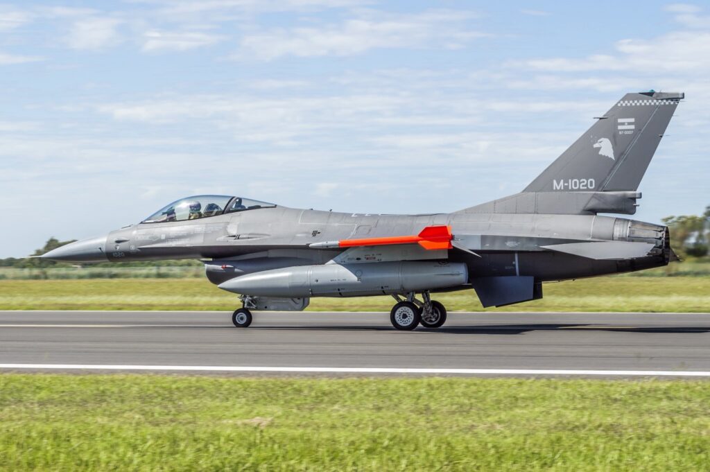 Los F-16 argentinos comienzan su actividad de vuelo